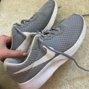 NIKE TANJUN Running Shoes